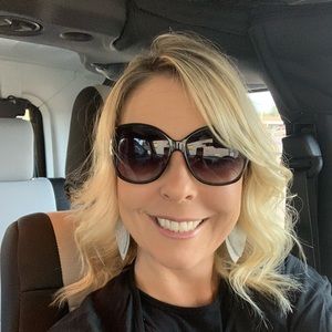 Meet your Posher, Carrie